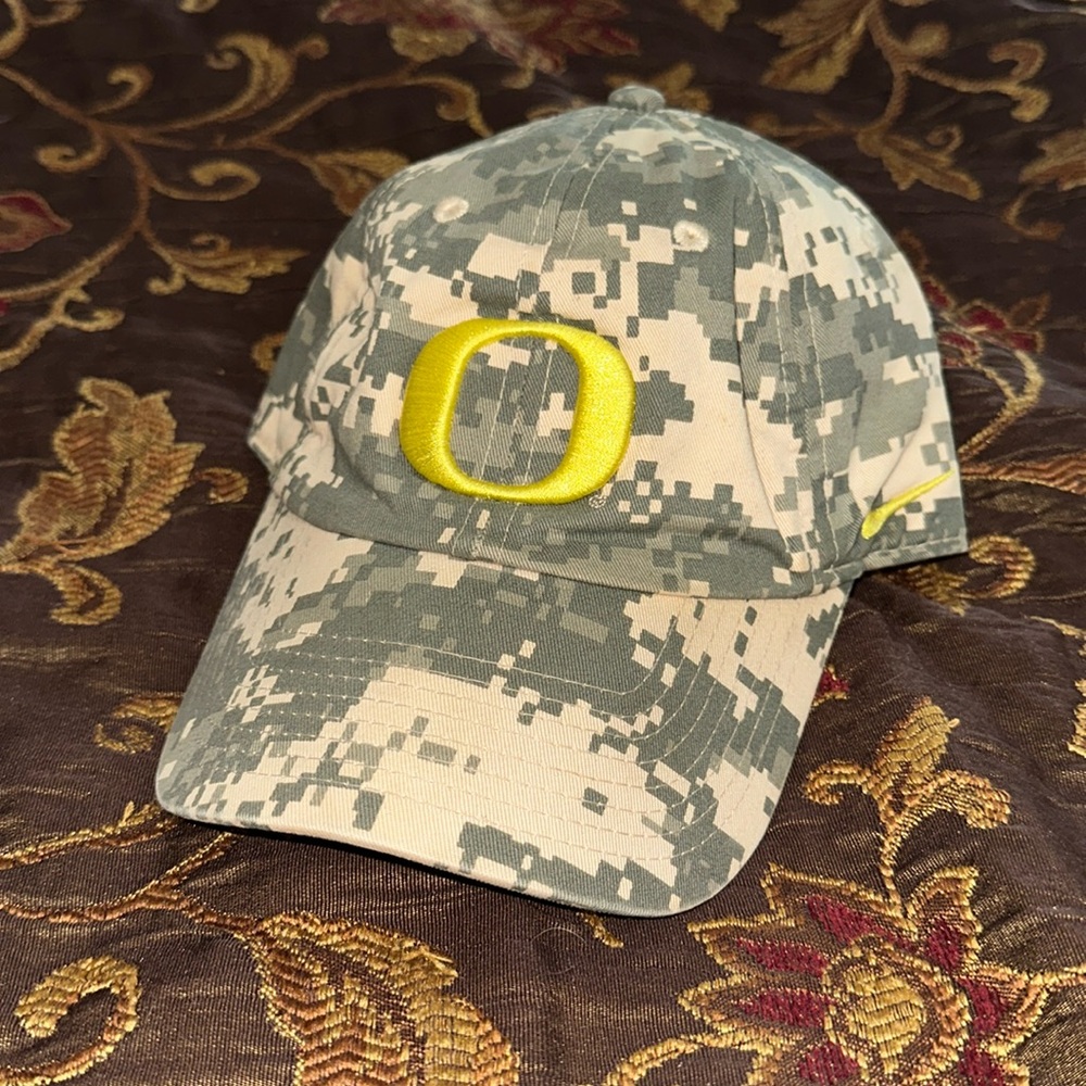 Nike Oregon Ducks Camo hat